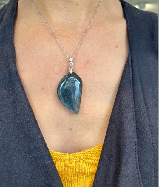 Collier Labradorite Naturelle & Acier Argenté – Protection, Intuition et Élégance