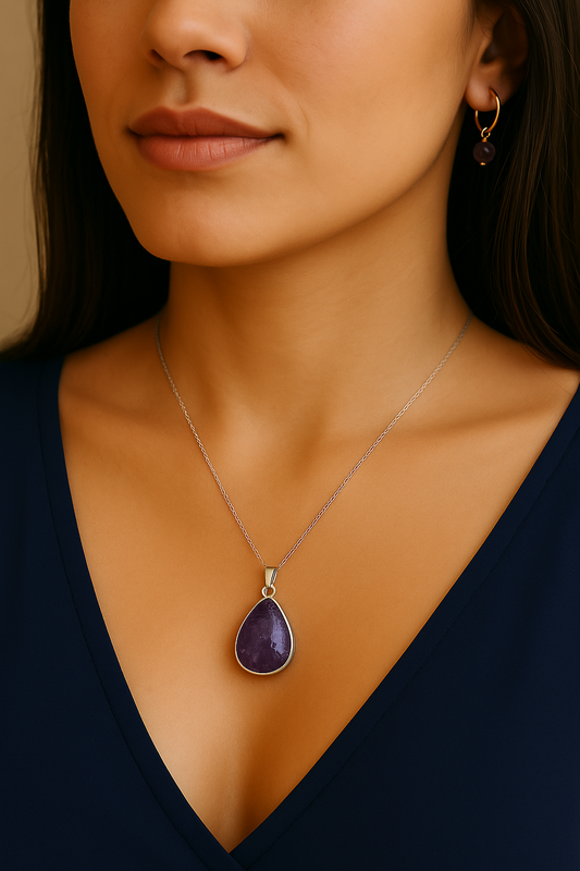Collier en Améthyste et Acier Inoxydable Argenté – Élégance et Sérénité