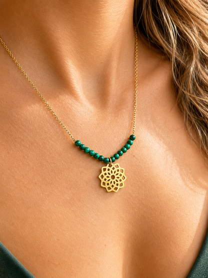 Collier en Malachite et Acier Inoxydable : Éclat Naturel et Résistance Moderne