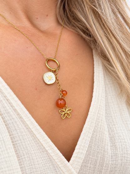 Collier cornaline avec breloque fleur – acier inoxydable doré