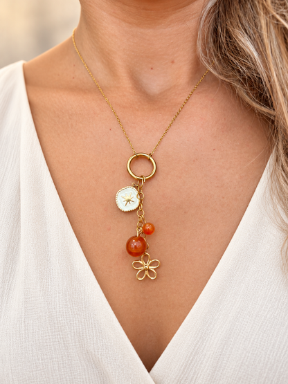 Collier cornaline avec breloque fleur – acier inoxydable doré