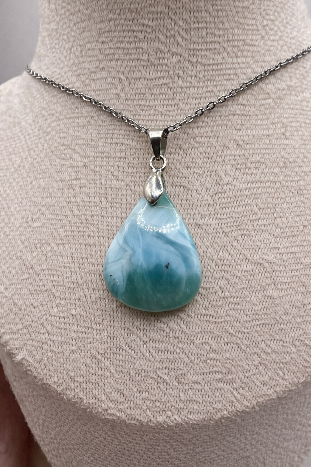 Collier en Larimar Naturel – Pierre Bleue Apaisante et Énergétique