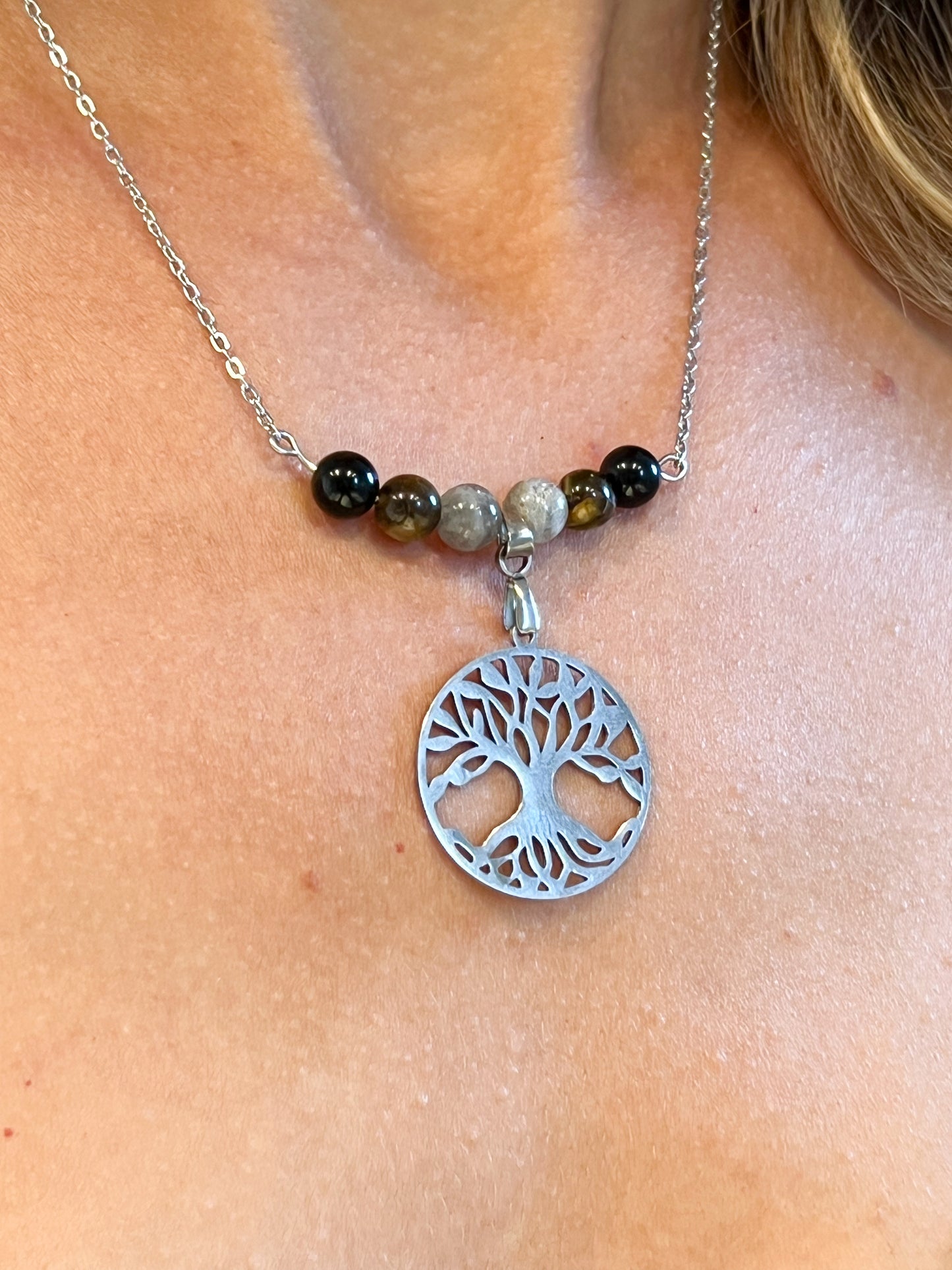 Collier Arbre de Vie en Acier Inoxydable Argenté avec Labradorite, Oeil de Tigre et Obsidienne Noire – Bijou Protections