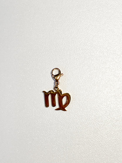 Charm Signe Vierge en Acier Inoxydable Doré – Accessoire Astrologique Éclatant