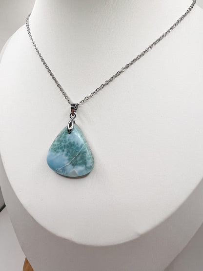 COLLIER LARIMAR VÉRITABLE – PIERRE NATURELLE BLEUE & ÉNERGIE APAISANTE