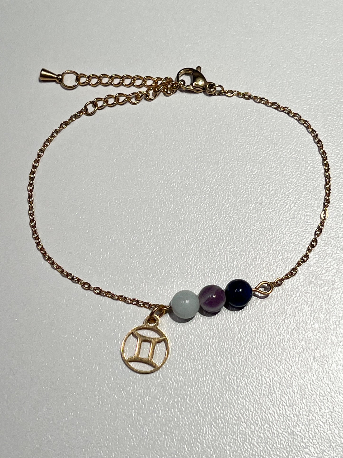 Bracelet Astrologique Gémeaux en Acier Doré avec Aigue-Marine, Lapis Lazuli et Améthyste