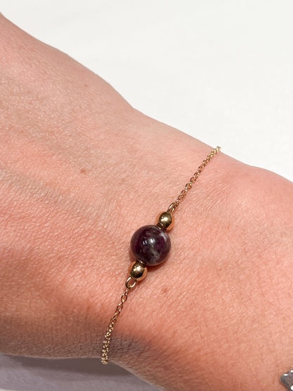 Bracelet en Tourmaline Rose et Acier Inoxydable Doré – Élégance et Énergie Positive