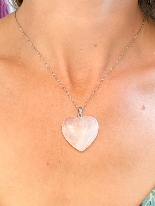 Collier en Quartz Rose et Acier Inoxydable : L'Amour Éternel Incarné dans un Bijou