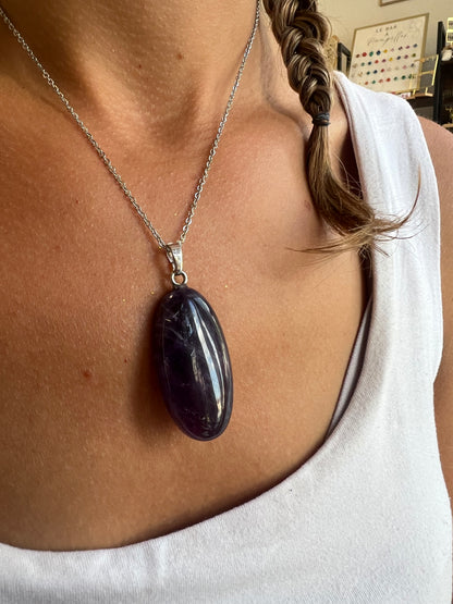 Collier pendentif améthyste acier couleur argent