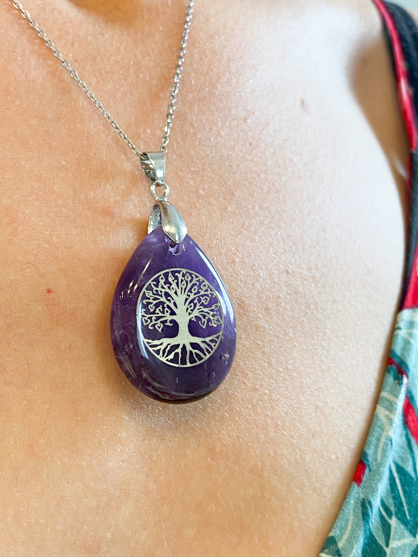 Collier Arbre de Vie en Améthyste : Un Bijou Unique pour Connecter avec la Nature et la Spiritualité