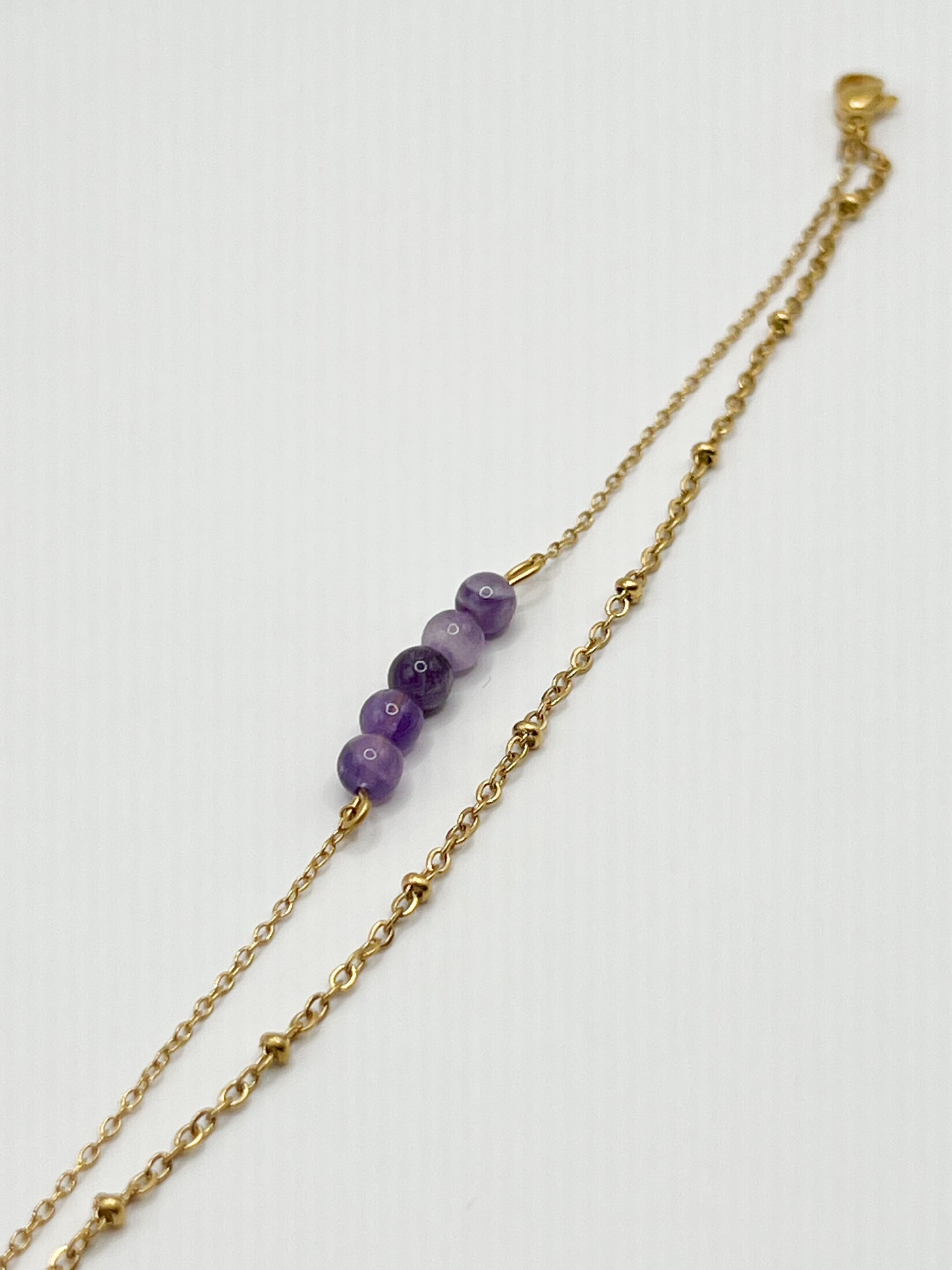 Bracelet en Améthyste et Acier Doré – Élégance et Énergie Naturelle