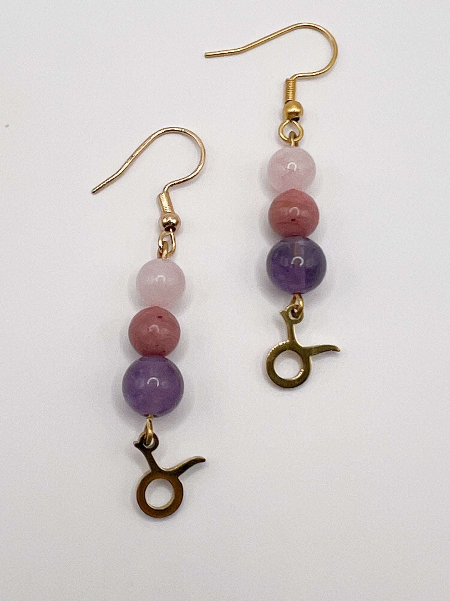 Boucles d’oreilles astro Taureau acier doré : cadeau idéal pour passionnés d’astrologie