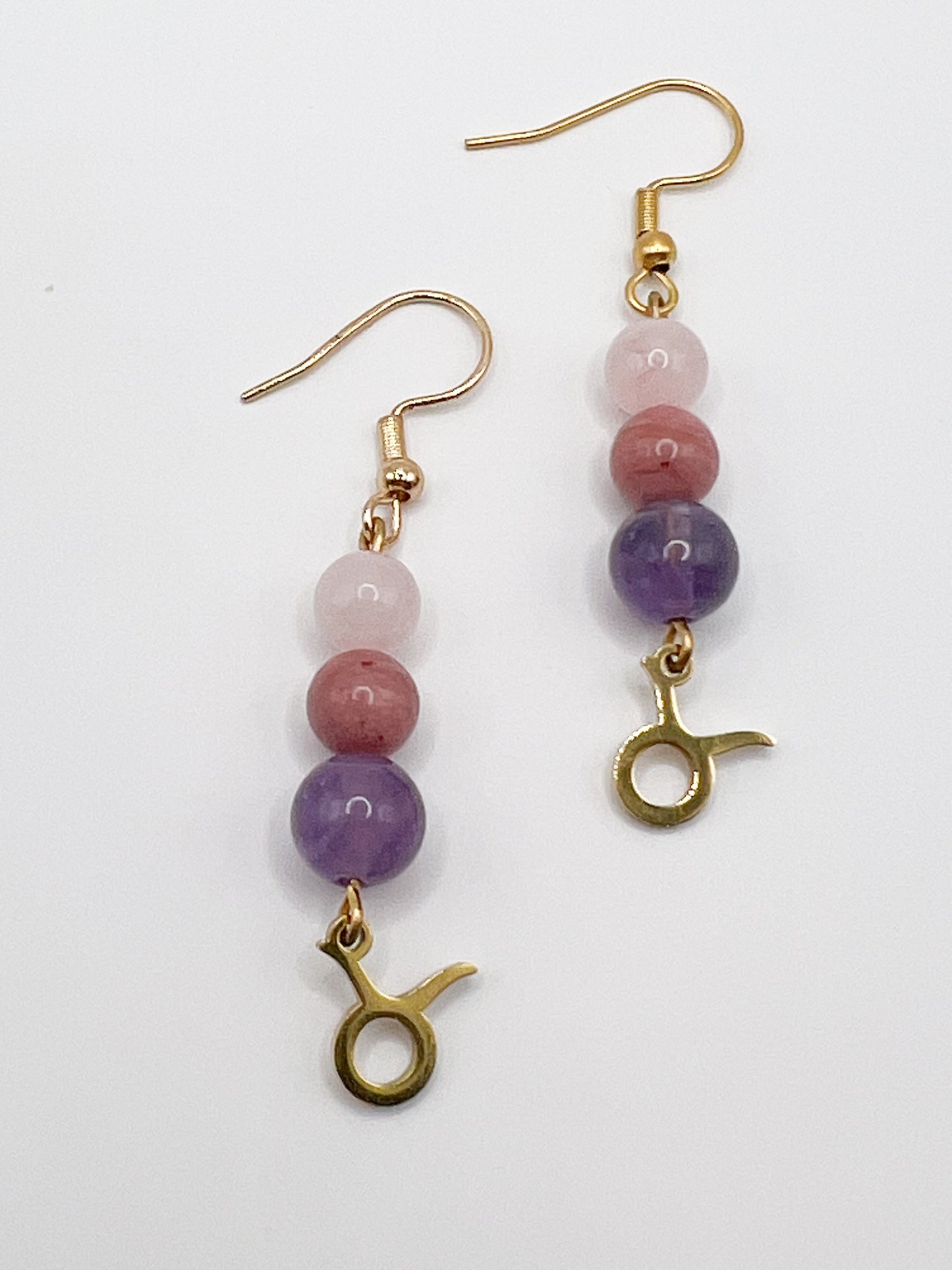 Boucles d’oreilles astro Taureau acier doré : cadeau idéal pour passionnés d’astrologie