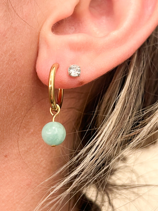 Boucles d’oreilles émeraude en acier doré – Élégance et éclat naturel
