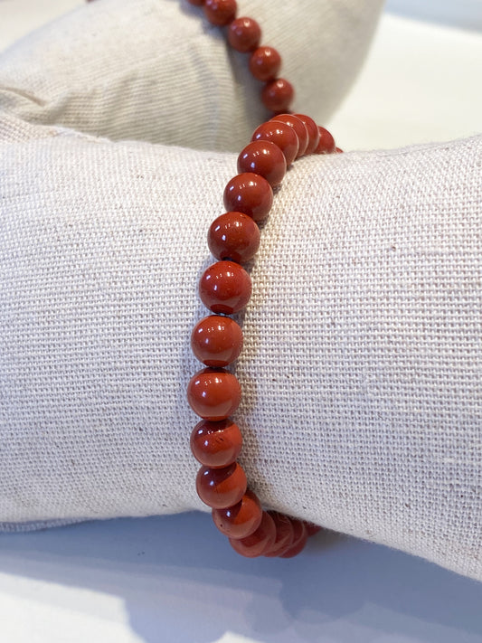 Bracelet Jaspe Rouge 6mm : Harmonisez votre Style avec la Force de la Terre