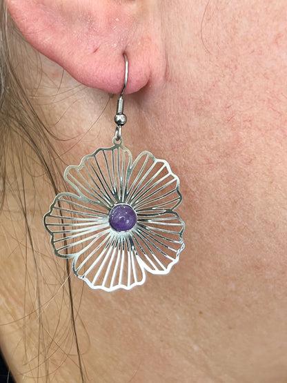 Boucles d’Oreilles Fleur en Améthyste Naturelle – Élégance Féminine & Apaisement Émotionnel