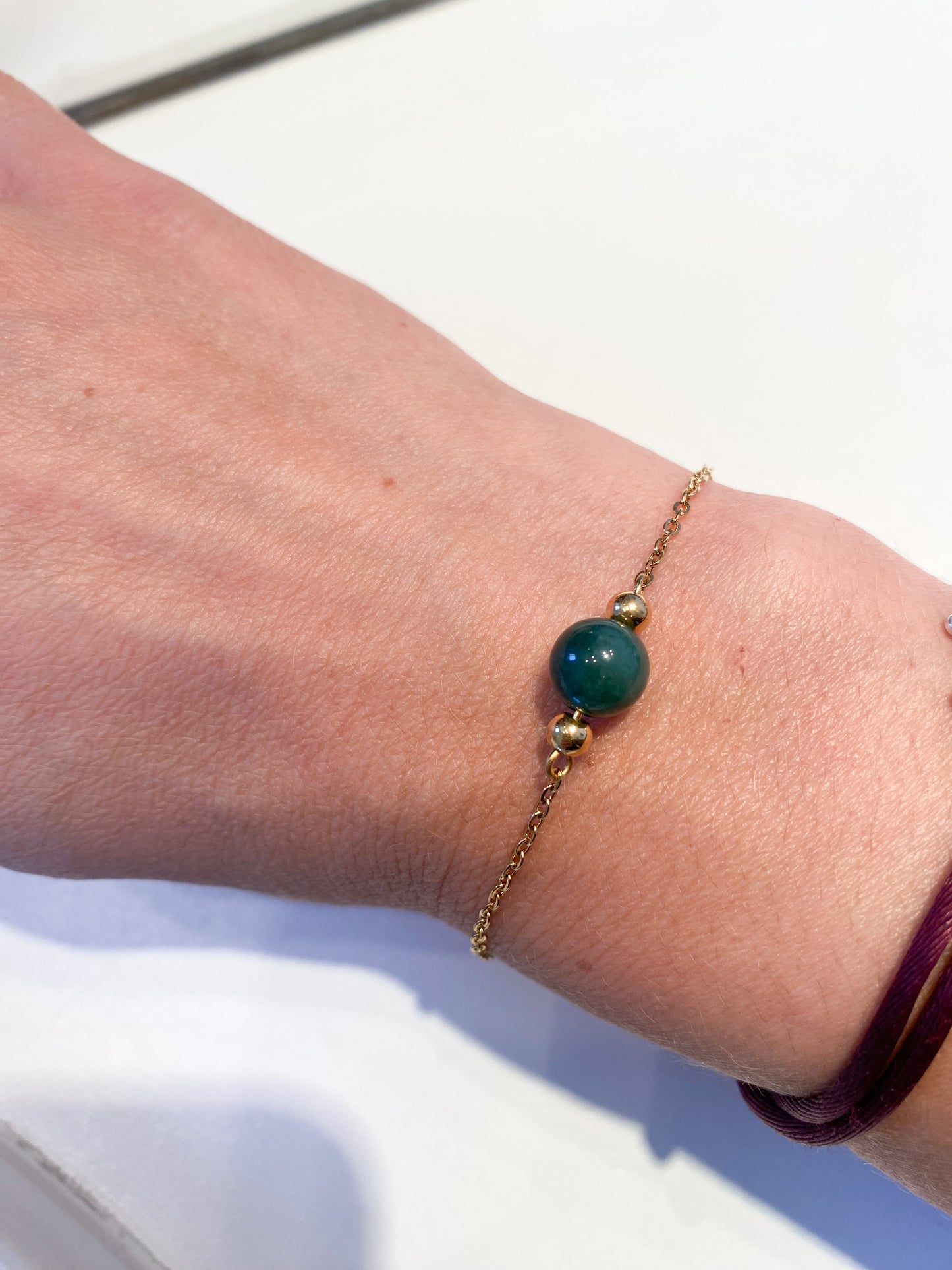 Bracelet en Acier Inoxydable Doré avec Perle d'Agate Mousse – Luxe et Nature