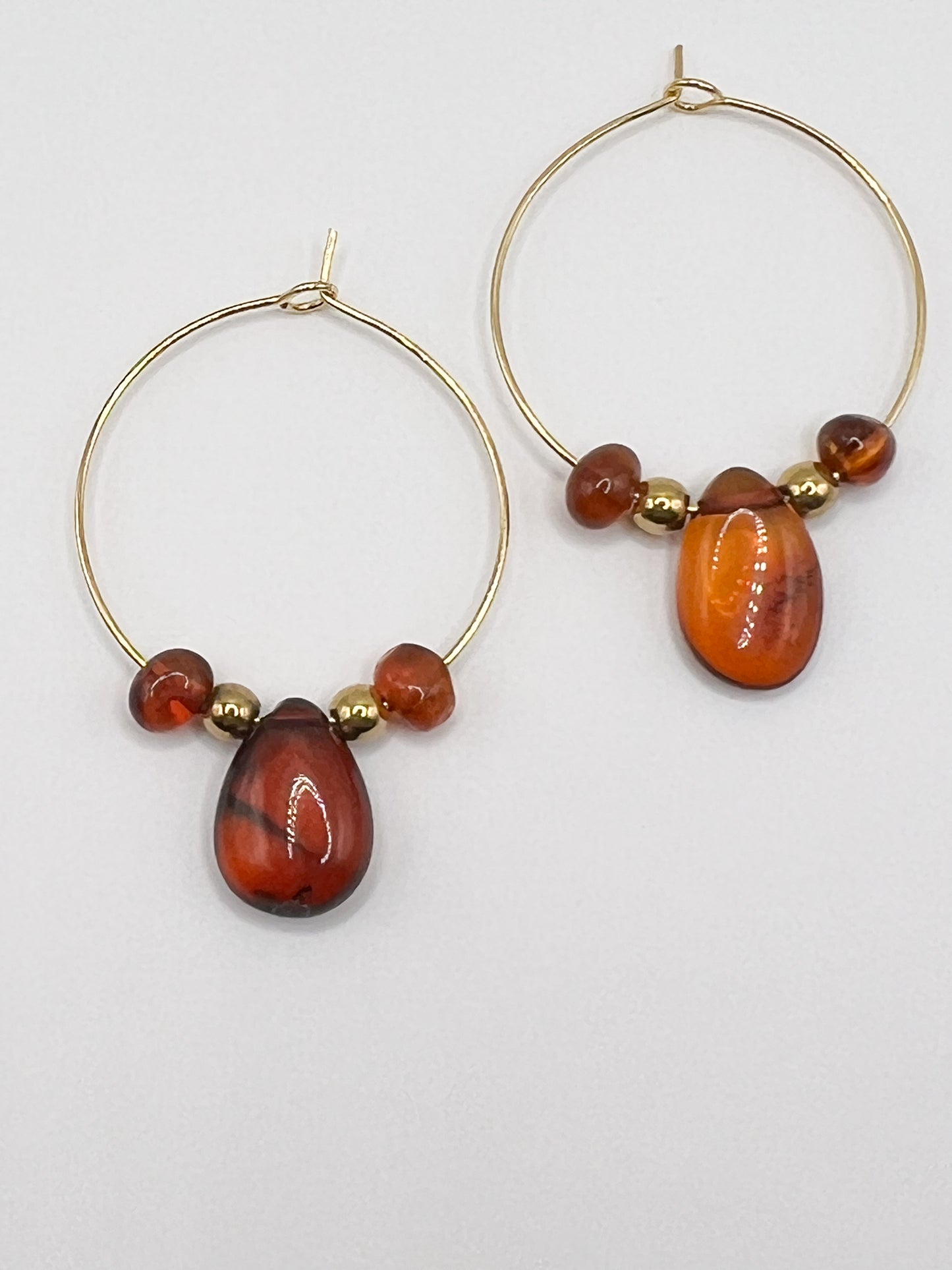 Boucles d’Oreilles Ambre & Acier Doré – Élégance Naturelle & Éclat Solaire