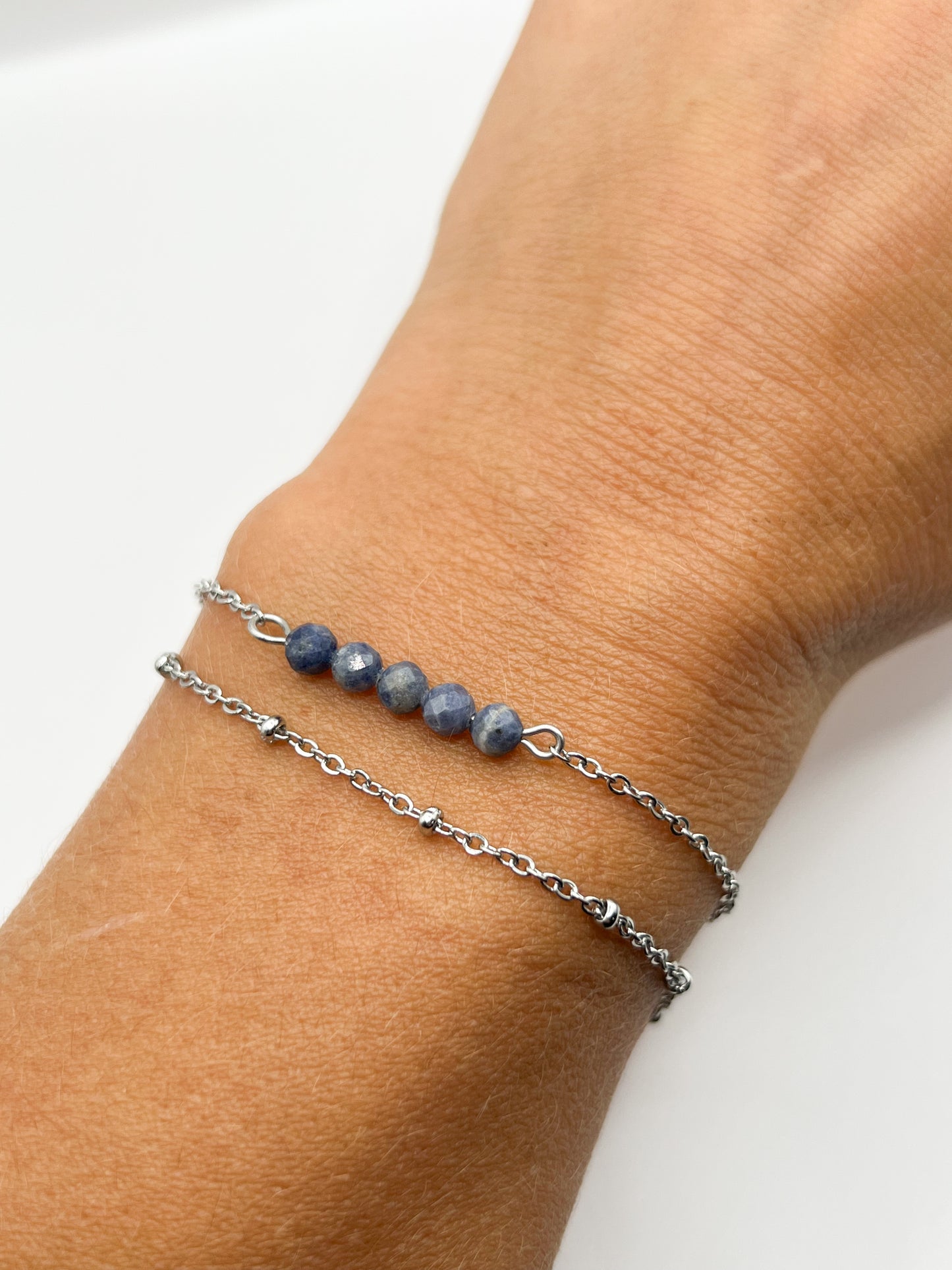 Bracelet Saphir Double Rang en Acier argenté – Élégance, Protection & Énergie