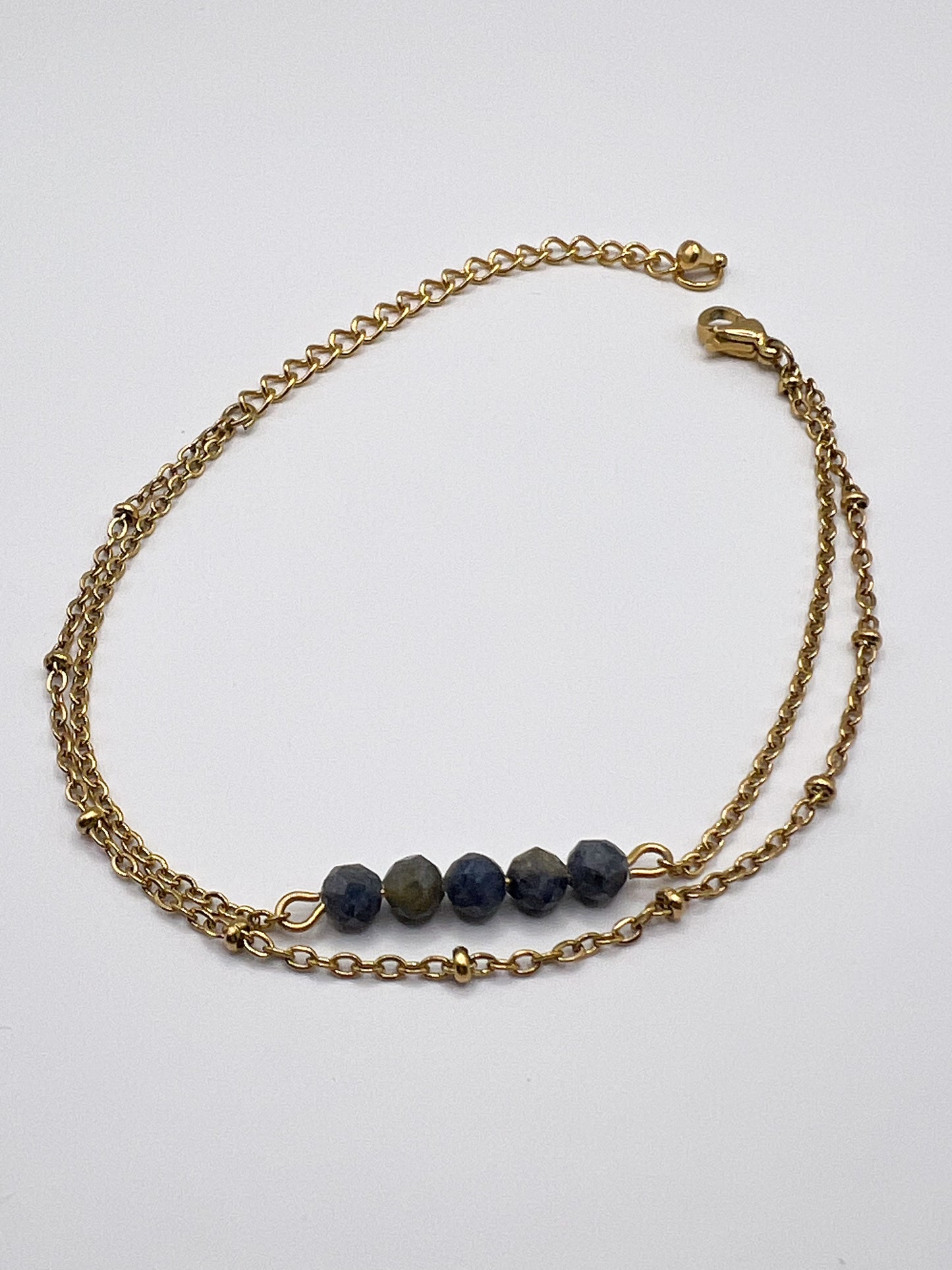 Bracelet Saphir Double Rang en Acier Doré – Élégance, Protection & Énergie