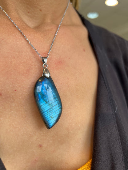 Collier LBijou Labradorite – Collier Pierre Naturelle Protectrice | Design Minimaliste et Spirituel