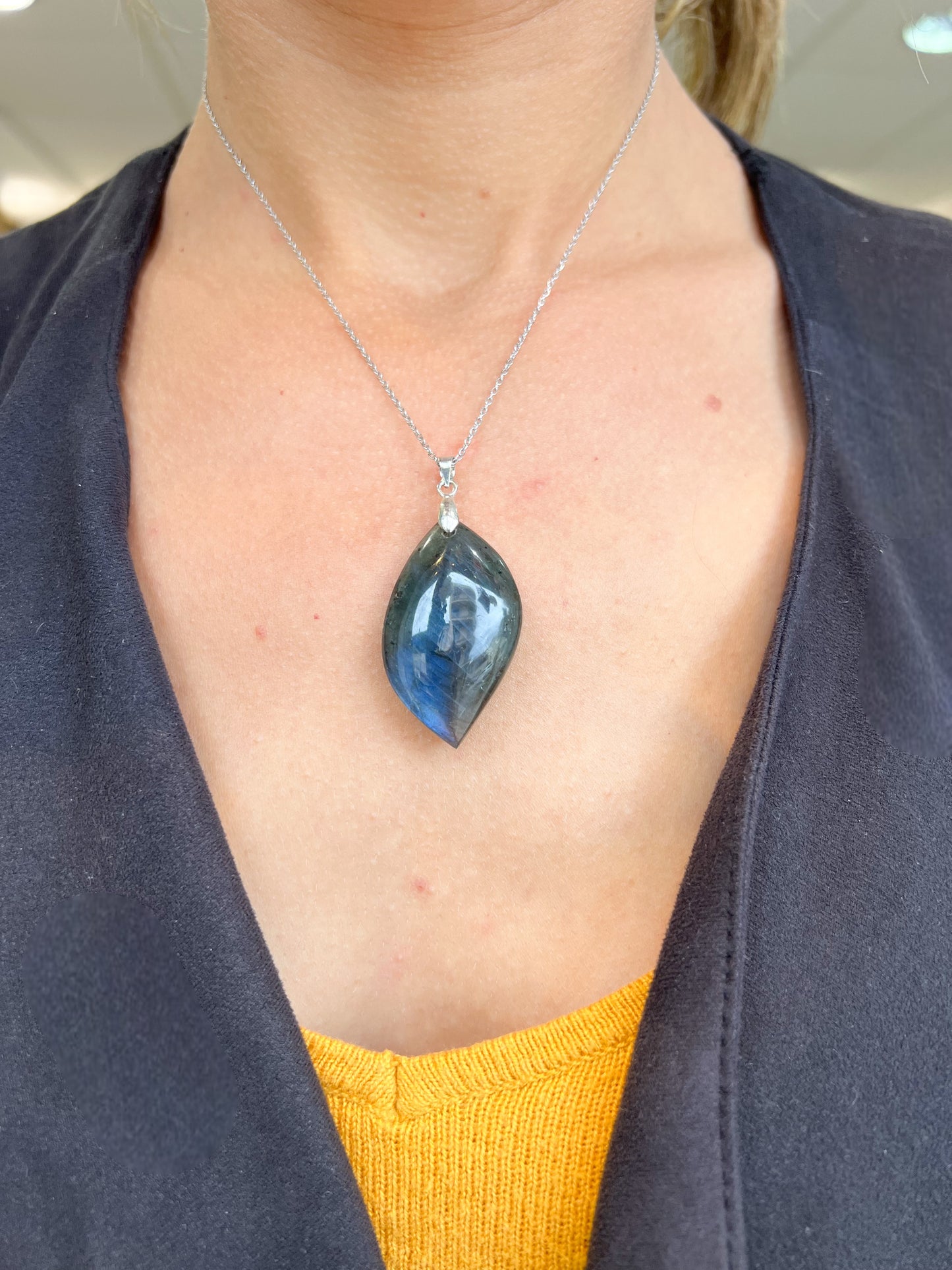 Collier Labradorite Naturelle & Acier Argenté – Protection, Intuition et Élégance