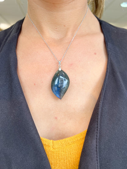 Collier Labradorite Naturelle & Acier Argenté – Protection, Intuition et Élégance