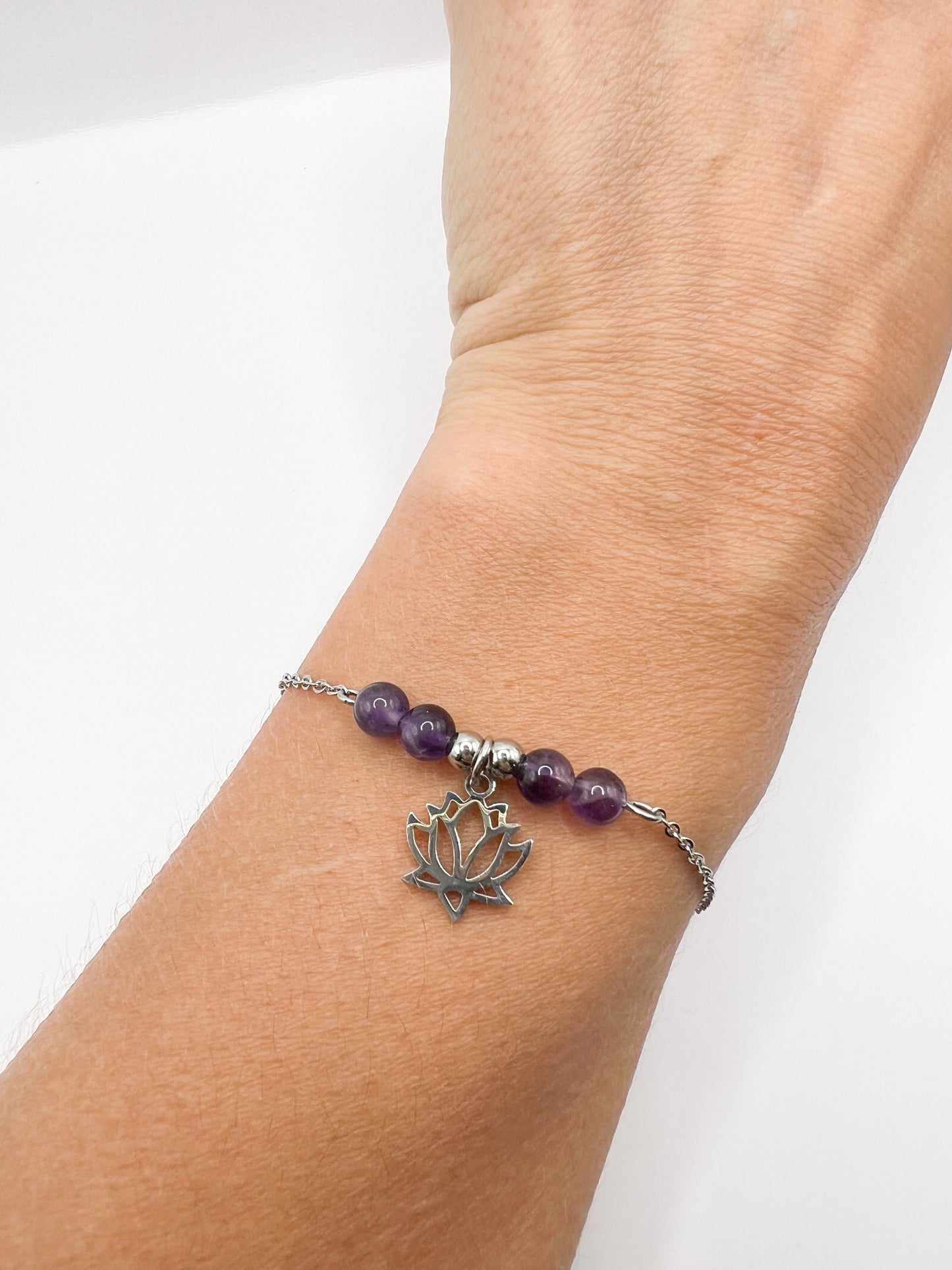 Bracelet Améthyste Lotus Argenté – Sérénité, Énergie & Harmonie 💜