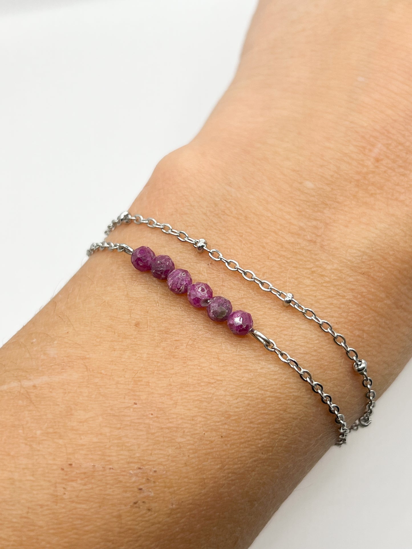 Bracelet Rubis Double Rang en Acier Inoxydable Argenté – Passion, Vitalité & Élégance