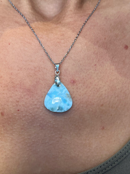 Collier en Larimar Naturel – Pierre Bleue Apaisante et Énergétique