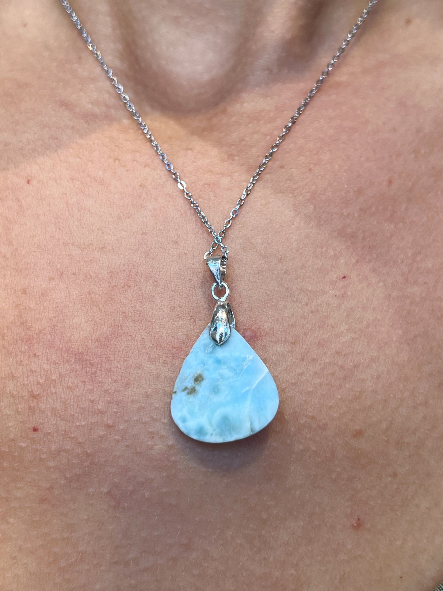 Collier en Larimar Naturel – Pierre Bleue Apaisante et Énergétique