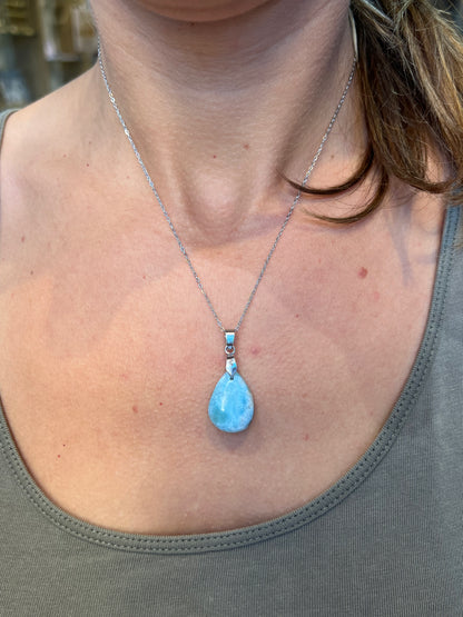 Collier Larimar en Acier Argenté – Pierre Apaisante & Énergie de la Mer des Caraïbes