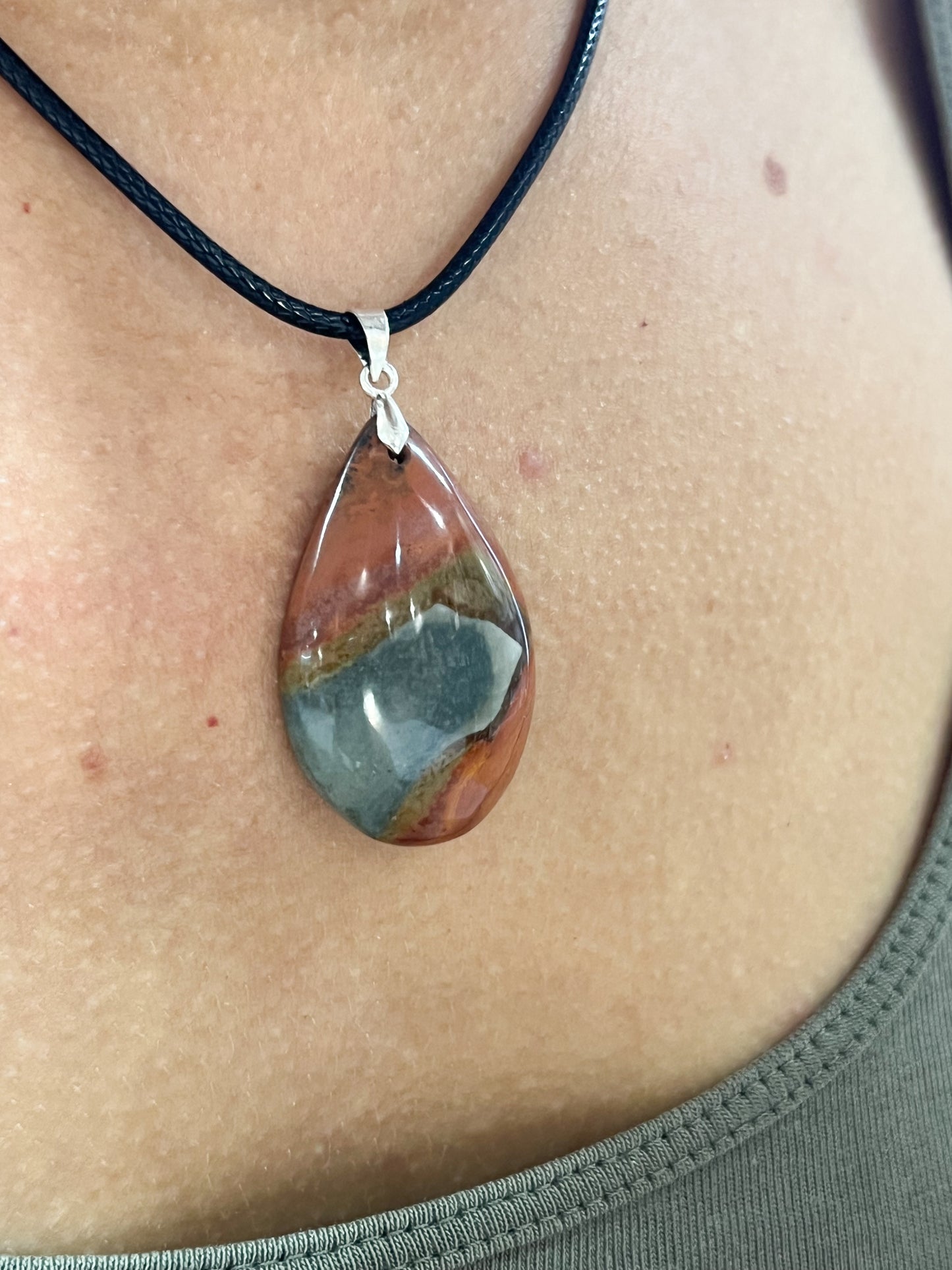 Collier Pierre Jaspe Polychrome – Protection, Force & Stabilité Émotionnelle