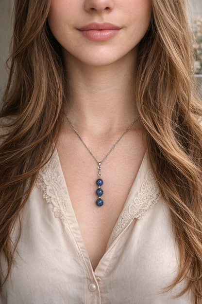 Collier en lapis-lazuli et acier argenté – collier femme pierre naturelle bleu – bijou protection, anti-stress et bien-être