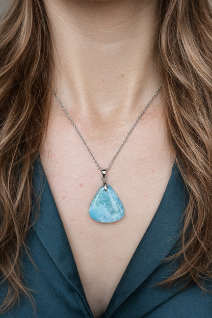 COLLIER LARIMAR VÉRITABLE – PIERRE NATURELLE BLEUE & ÉNERGIE APAISANTE