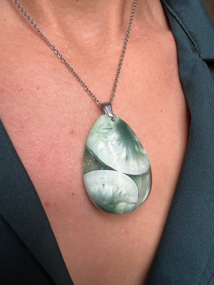Collier agate fleur pierre naturelle en acier inoxydable argenté – collier femme élégant et apaisant