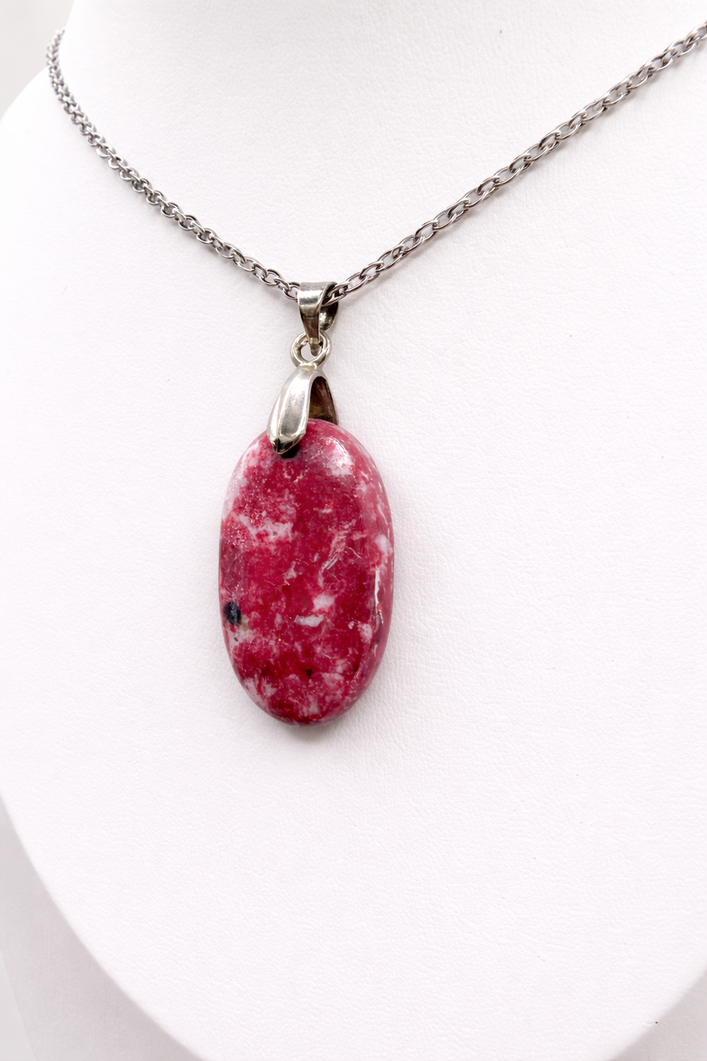 Collier en Thulite naturelle & acier inoxydable argenté – Bijou bien-être, confiance en soi & énergie du cœur
