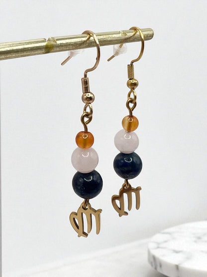 Boucles d'Oreilles Astro Vierge en Acier Doré avec Quartz Rose, Cornaline et Lapis Lazuli