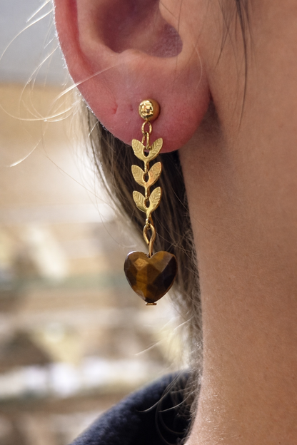 Boucles d’Oreilles Cœur Œil de Tigre – Acier Inoxydable Doré – Protection & Confiance