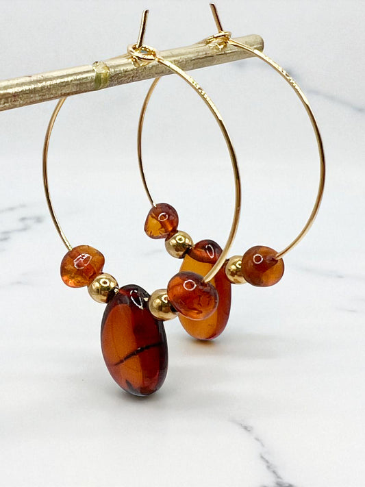 Boucles d’Oreilles Ambre & Acier Doré – Élégance Naturelle & Éclat Solaire