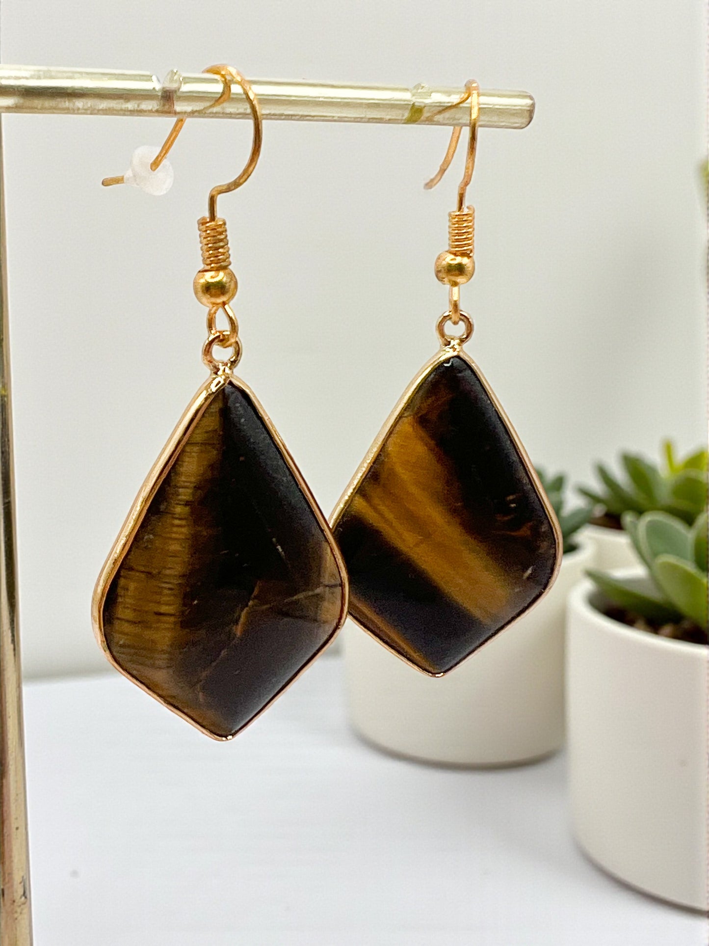 Boucles d'Oreilles Œil de Tigre en Acier Inoxydable Doré – L'Accessoire Parfait