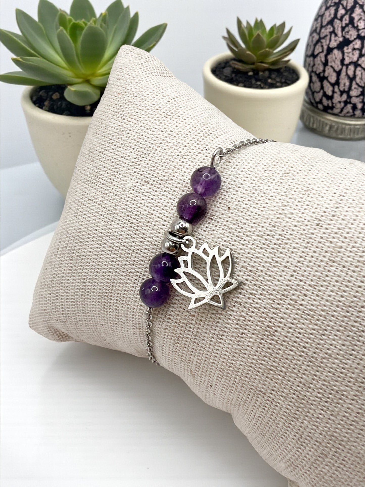 Bracelet Améthyste Lotus Argenté – Sérénité, Énergie & Harmonie 💜