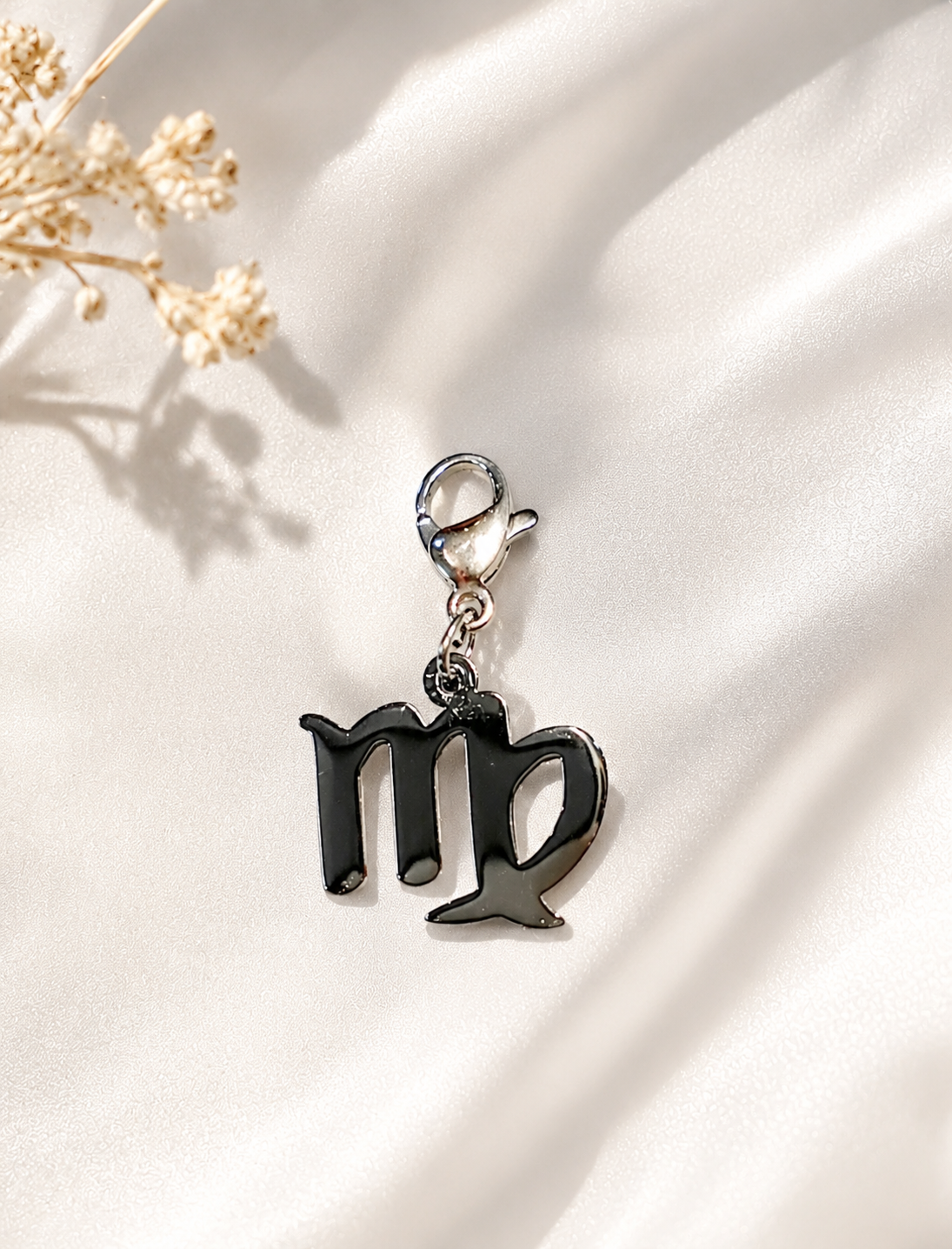 ♍ Charm Vierge Argenté en Acier Inoxydable – Bijou Signe Astrologique