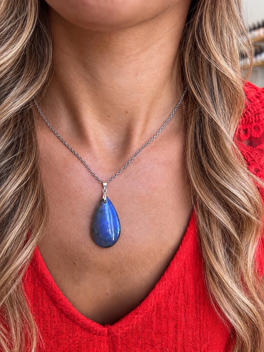Collier Labradorite Femme – Pierre Naturelle de Protection – Pendentif Labradorite Bleue – Bijou Énergétique Anti Stress – Collier Argent Élégant