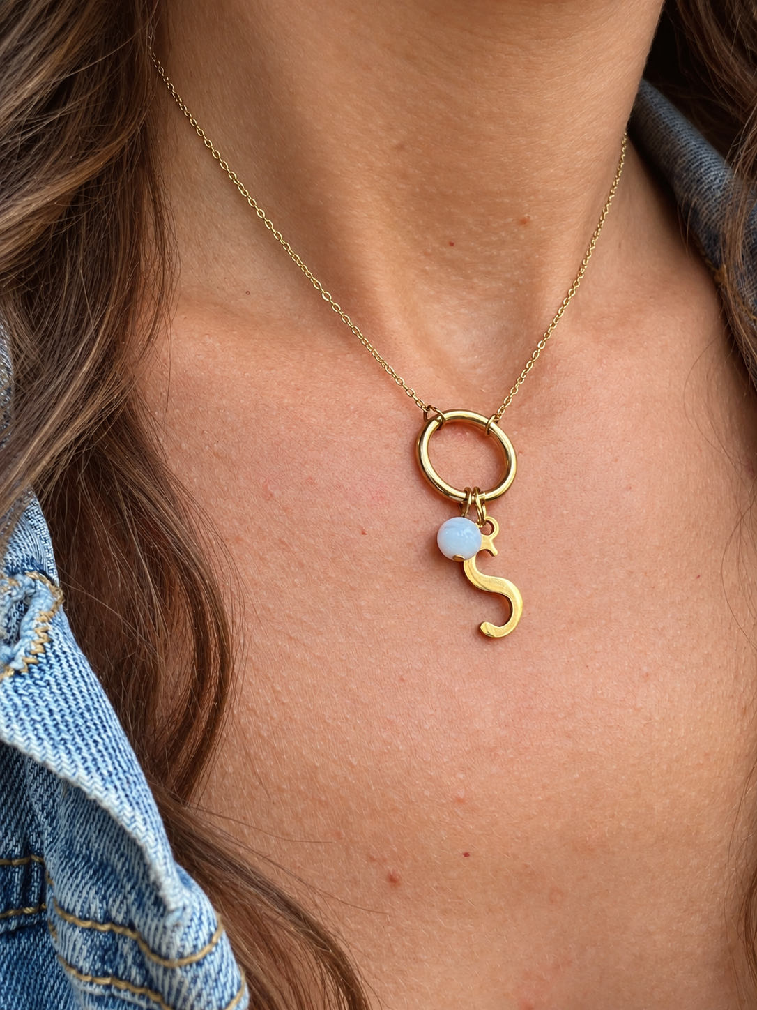 Collier Initiale Pierre de Lune en Acier Inoxydable Doré