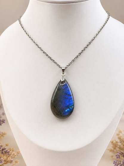 Collier Labradorite Femme – Pierre Naturelle de Protection – Pendentif Labradorite Bleue – Bijou Énergétique Anti Stress – Collier Argent Élégant