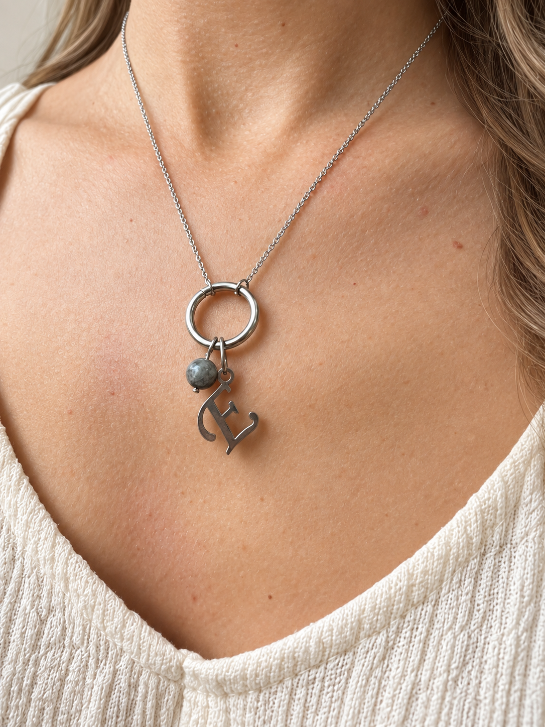 Collier personnalisé lettre et tourmaline rose acier inoxydable argenté