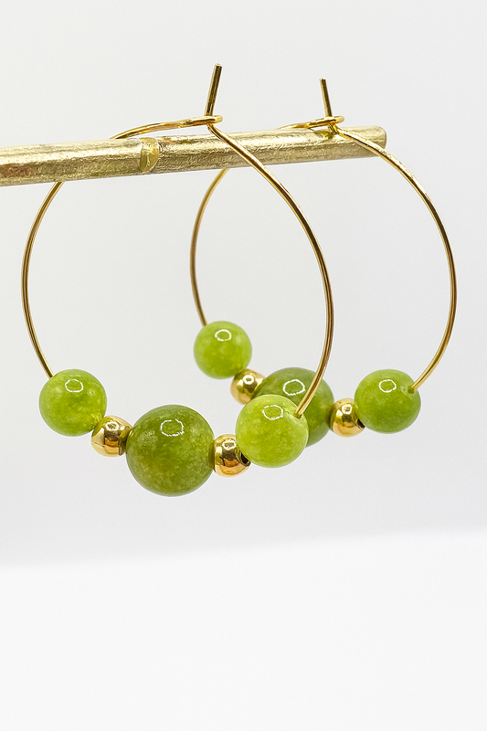 Boucles d’Oreilles Énergétiques en Péridot – Pierre Naturelle & Acier Doré Hypoallergénique