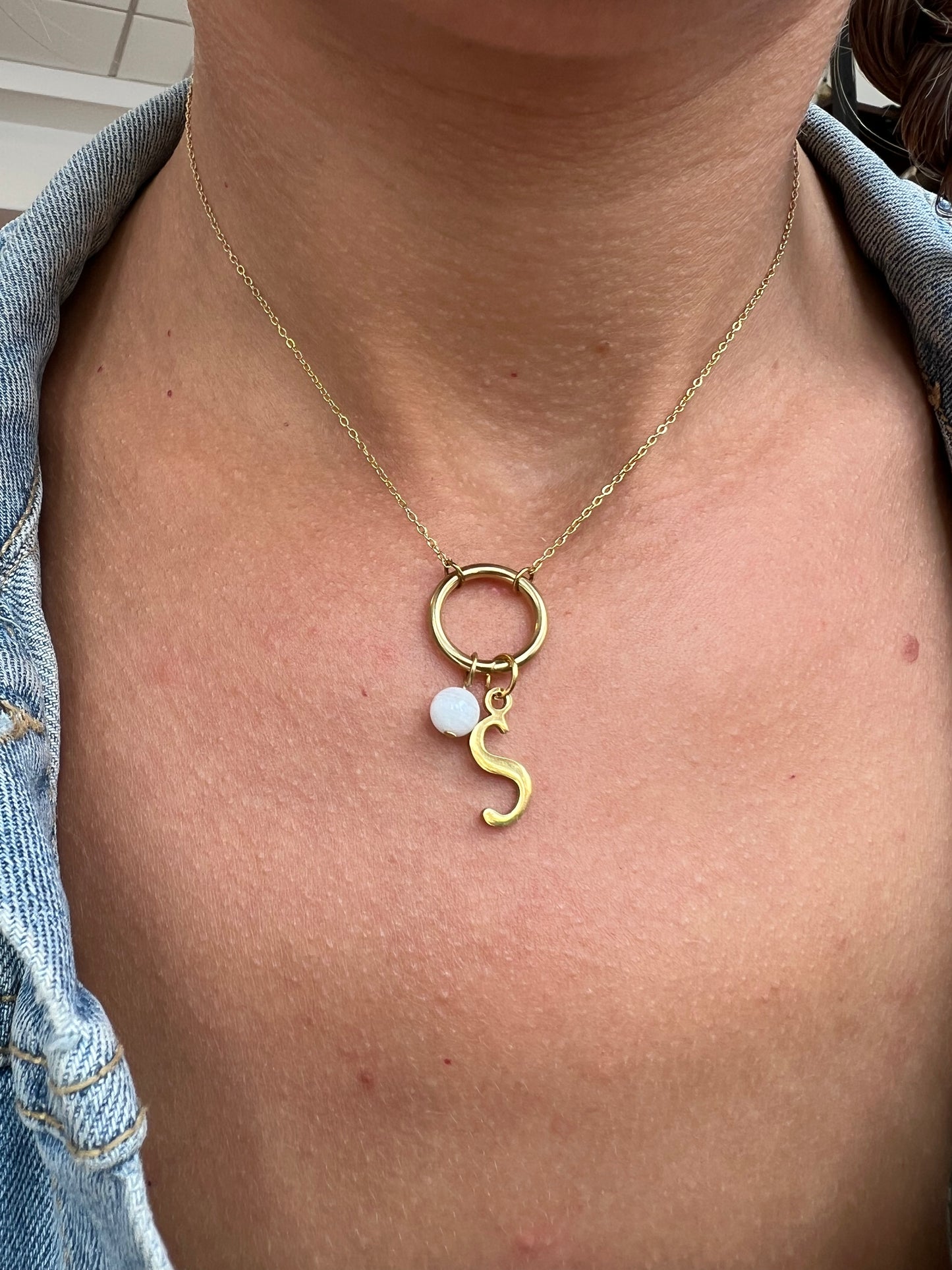Collier Initiale Pierre de Lune en Acier Inoxydable Doré