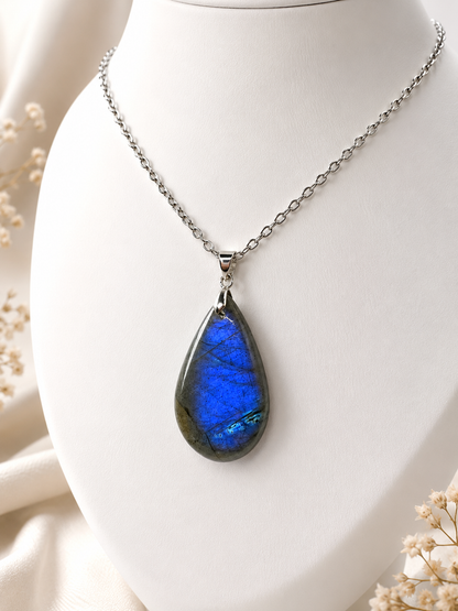 Collier Labradorite Femme – Pierre Naturelle de Protection – Pendentif Labradorite Bleue – Bijou Énergétique Anti Stress – Collier Argent Élégant